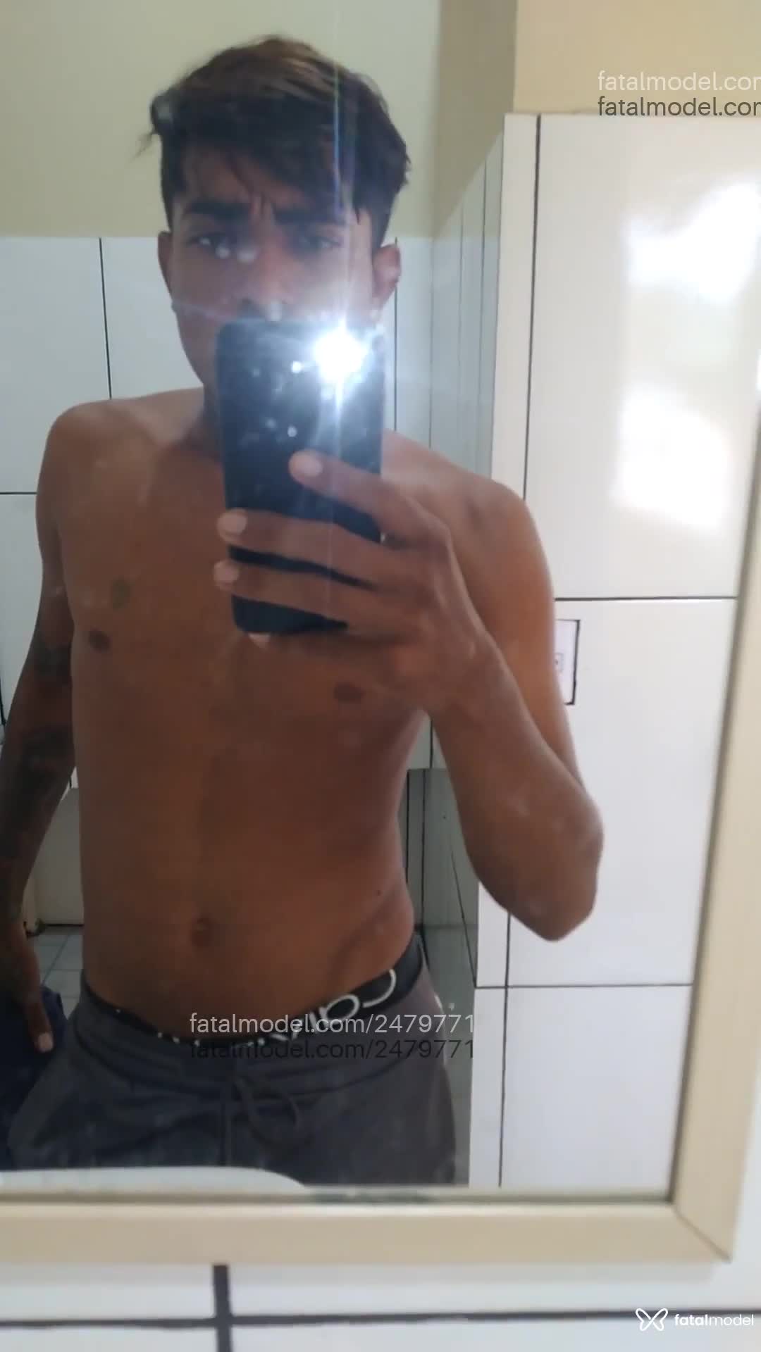 Acompanhante homem morena (o) de olhos castanhos - Jamzinho