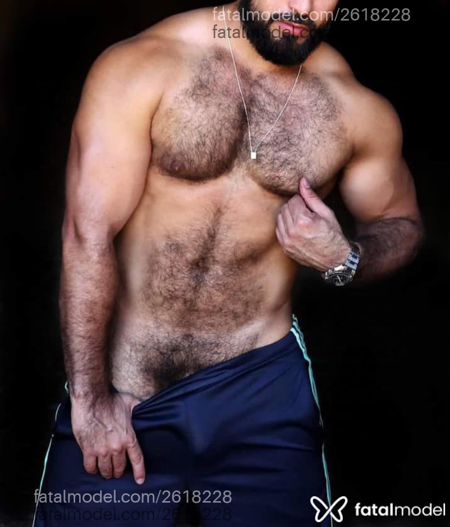 Acompanhante homem com cabelo castanho de olhos pretos em Londrina - Caio Hairy