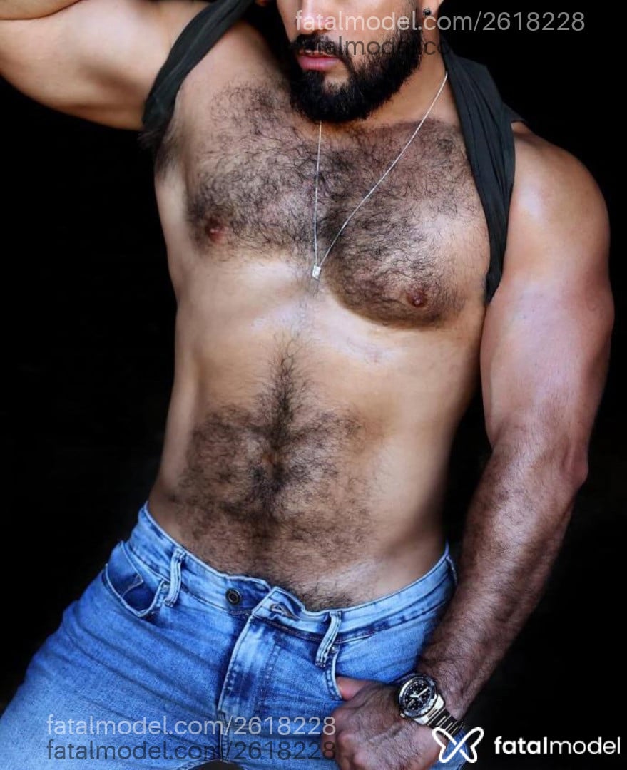 Acompanhante homem com cabelo castanho de olhos pretos em Londrina - Caio Hairy