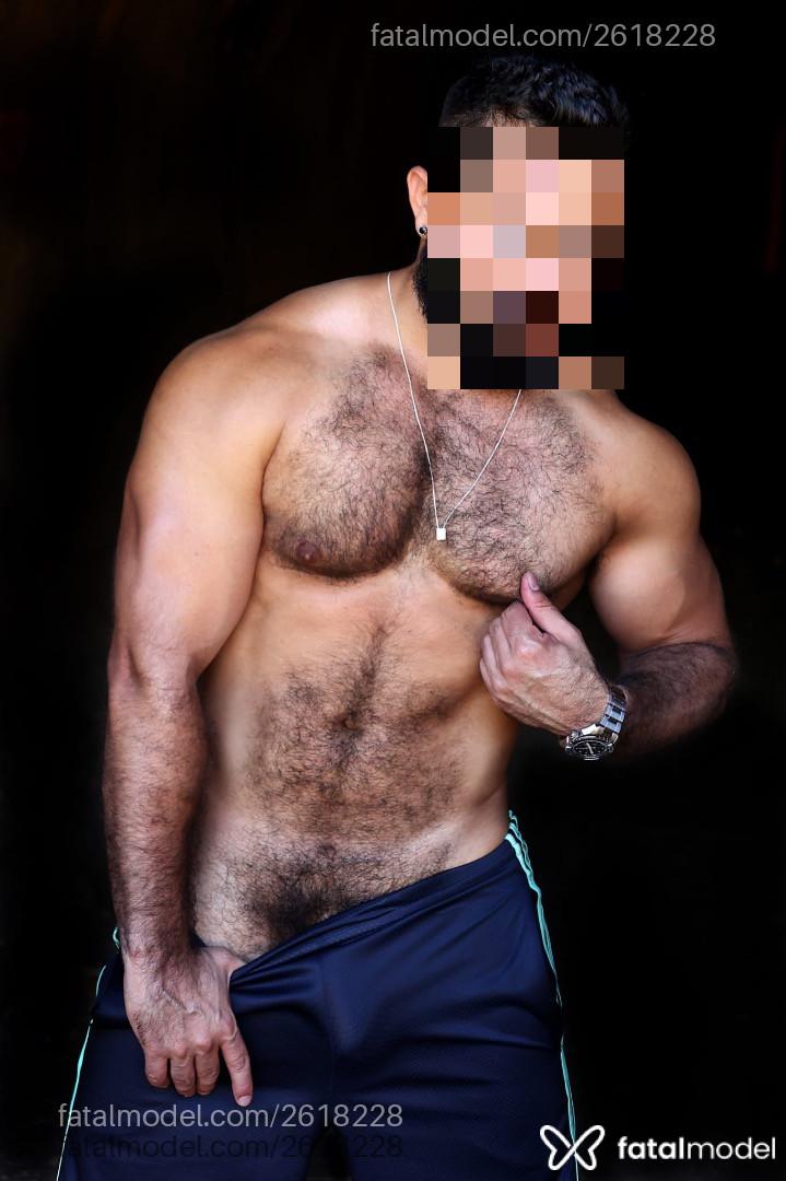 Acompanhante homem com cabelo castanho de olhos pretos em Londrina - Caio Hairy