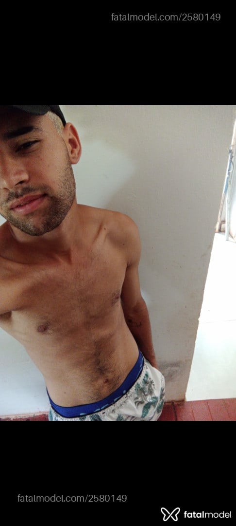 Acompanhante homem morena (o) de olhos castanhos em Cascavel - Cleito