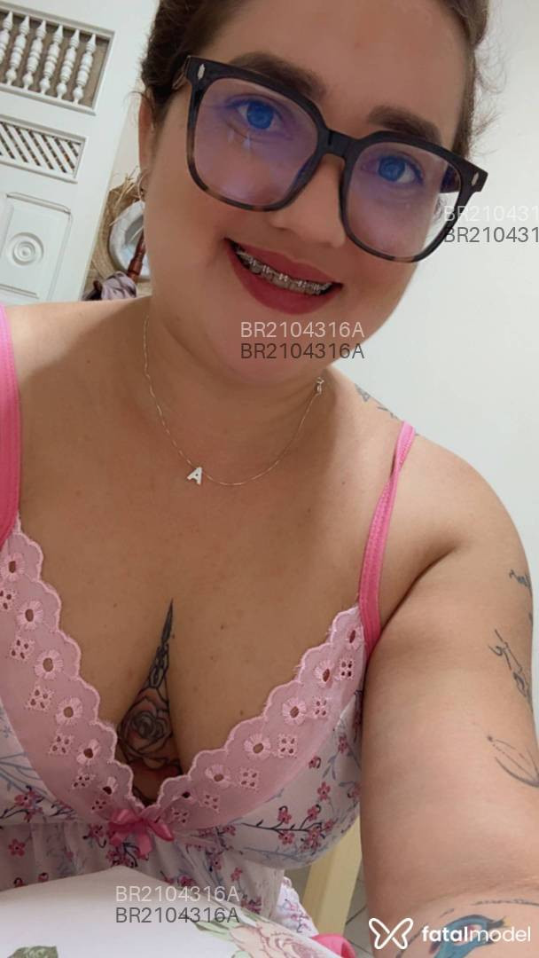 Acompanhante mulher com cabelo castanho de olhos castanhos em Virtual - Mary Angel