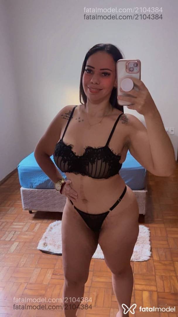 Acompanhante mulher morena (o) de olhos castanhos - Danny Ferraccini
