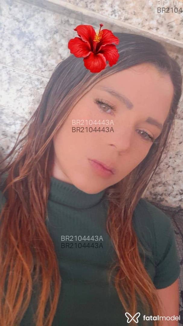 Acompanhante mulher loira (o) de olhos mel em Colombo Acompanhante mulher loira (o) de olhos mel em Colombo - Larissa Rafaele