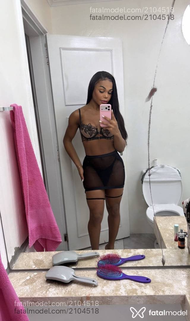 Acompanhante mulher trans morena (o) de olhos pretos - Maria Vitória