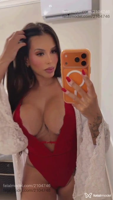 Acompanhante mulher com cabelo castanho de olhos castanhos - Clara
