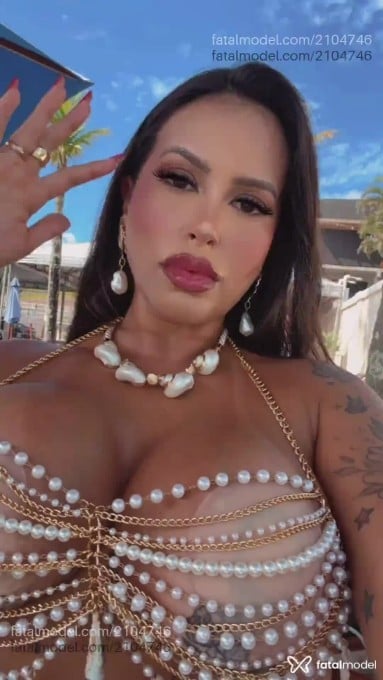 Acompanhante mulher com cabelo castanho de olhos castanhos - Clara