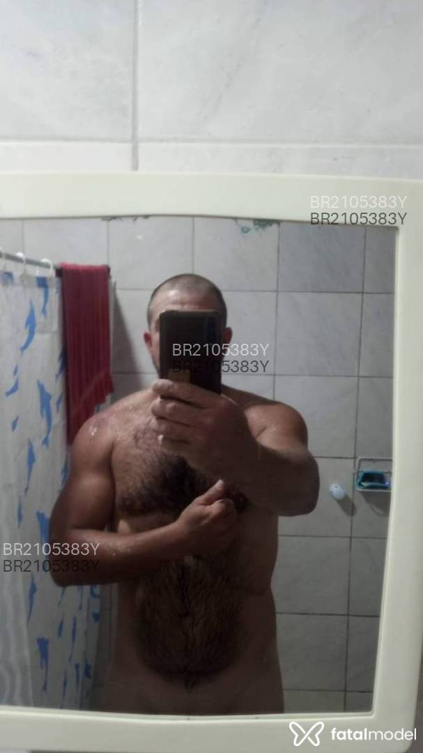 Acompanhante homem com cabelo castanho de olhos pretos - Souza Acompanhante homem com cabelo castanho de olhos pretos - Souza