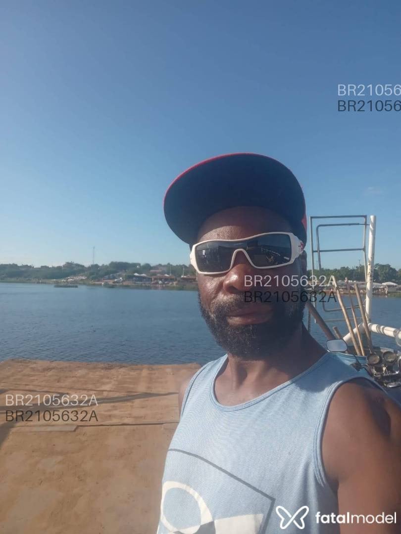 Acompanhante homem morena (o) de olhos pretos em São Paulo Acompanhante homem morena (o) de olhos pretos em São Paulo - Handovick