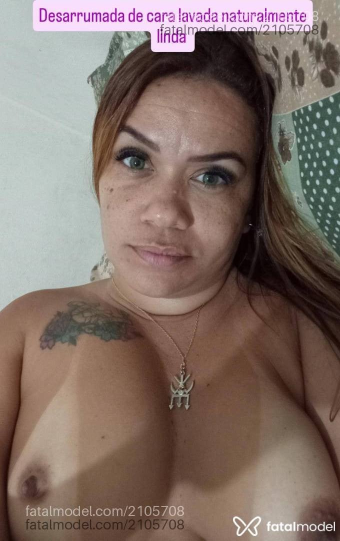 Acompanhante mulher com cabelo castanho de olhos mel - Leticia Aruanda