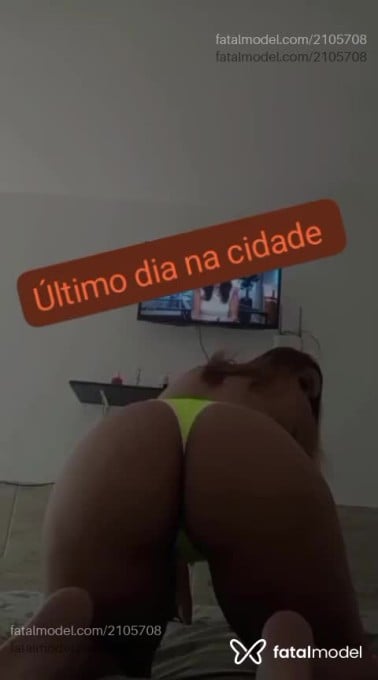 Acompanhante mulher com cabelo castanho de olhos mel em Guarapari - Leticia Aruanda