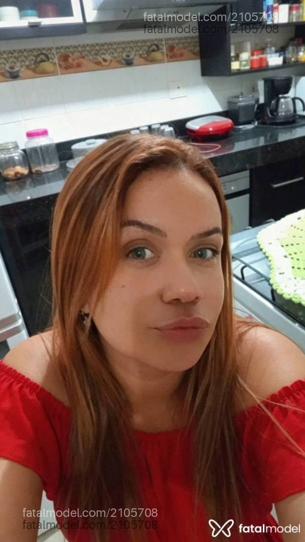 Acompanhante mulher com cabelo castanho de olhos mel - Leticia Aruanda