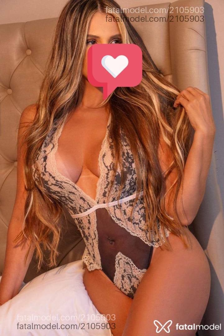 Acompanhante mulher loira (o) de olhos castanhos - Liz