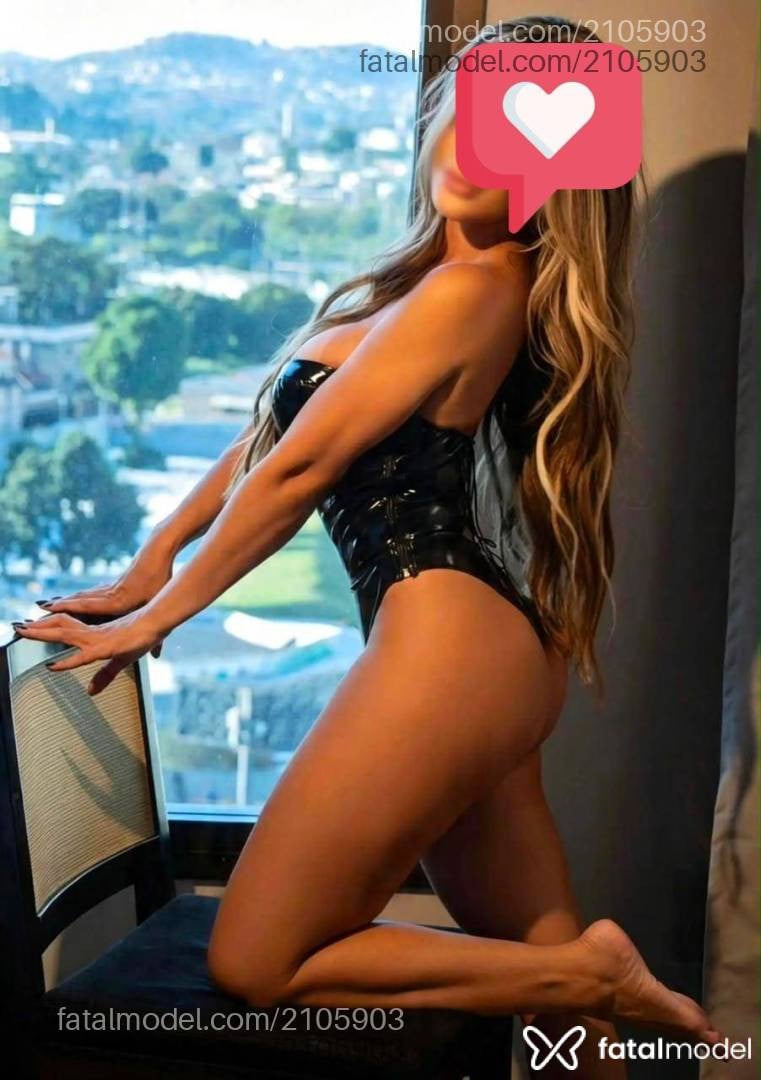 Acompanhante mulher loira (o) de olhos castanhos - Liz