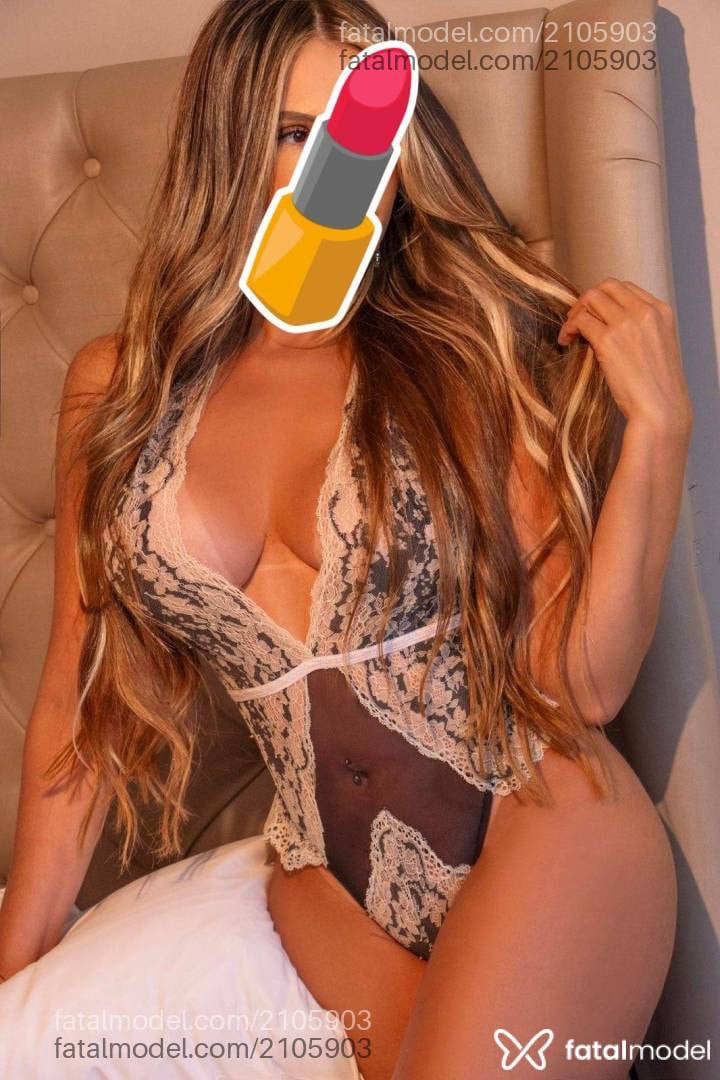 Acompanhante mulher loira (o) de olhos castanhos - Liz