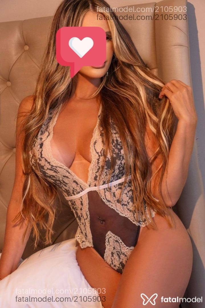 Acompanhante mulher loira (o) de olhos castanhos - Liz