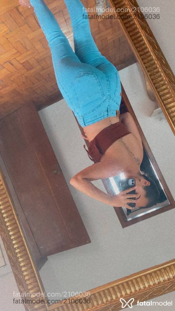 Acompanhante mulher morena (o) de olhos pretos - Ludmilla