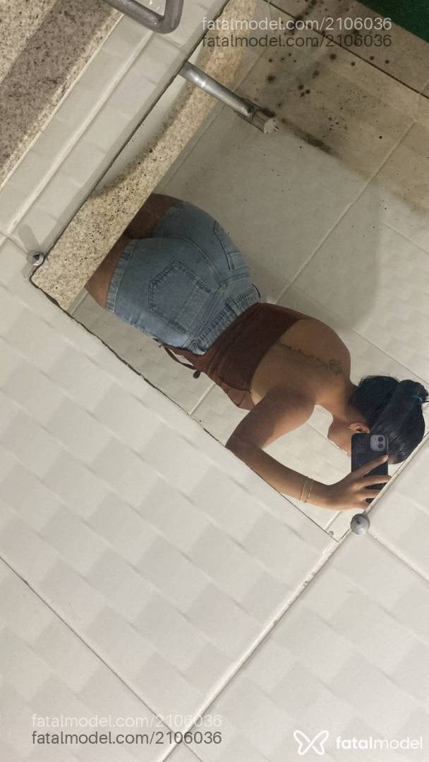 Acompanhante mulher morena (o) de olhos pretos - Ludmilla