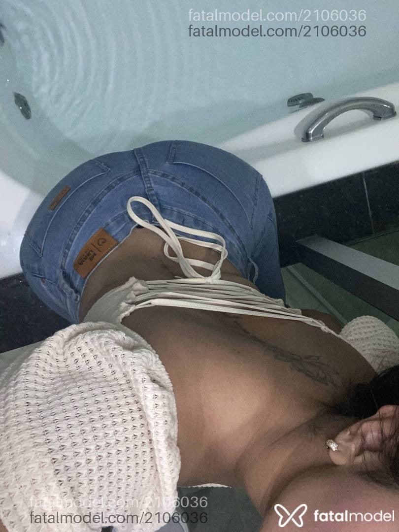 Acompanhante mulher morena (o) de olhos pretos - Ludmilla