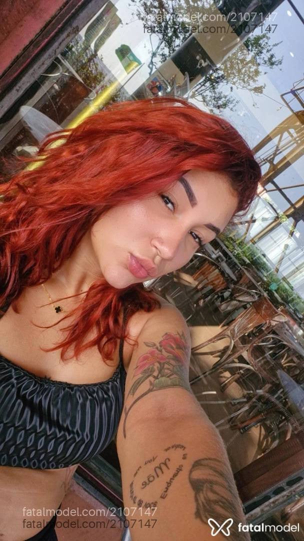 Acompanhante mulher loira (o) de olhos pretos - Lorrany