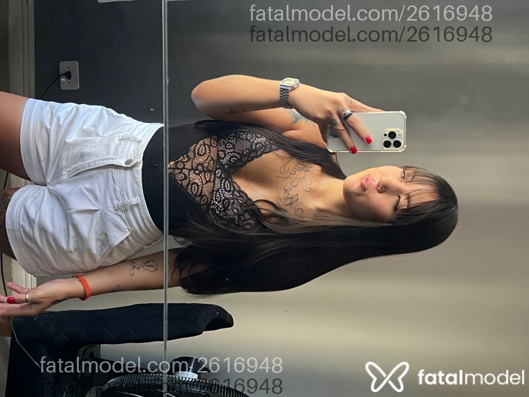 Acompanhante mulher com cabelo castanho de olhos verdes em São Paulo - Larissa Scarlet
