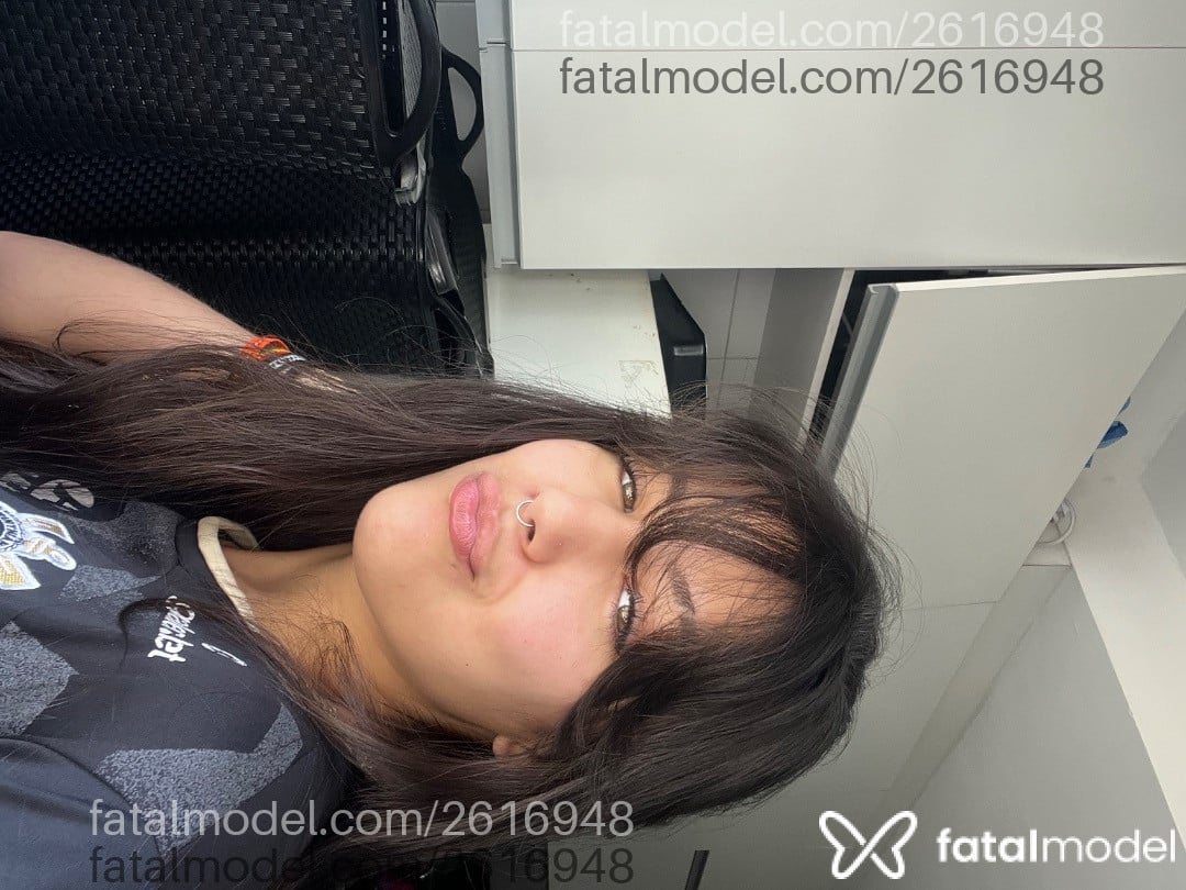 Acompanhante mulher com cabelo castanho de olhos verdes em São Paulo - Larissa Scarlet