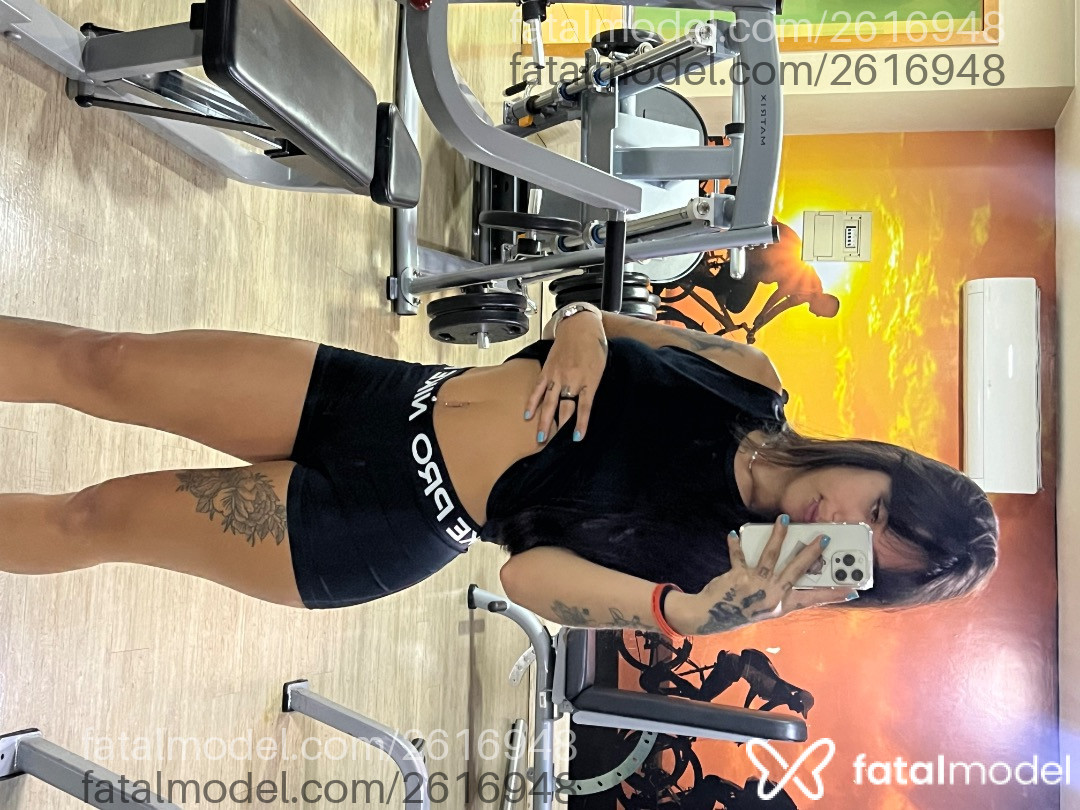 Acompanhante mulher com cabelo castanho de olhos verdes em São Paulo - Larissa Scarlet