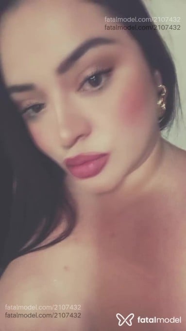 Acompanhante mulher morena (o) de olhos castanhos - Cataleia