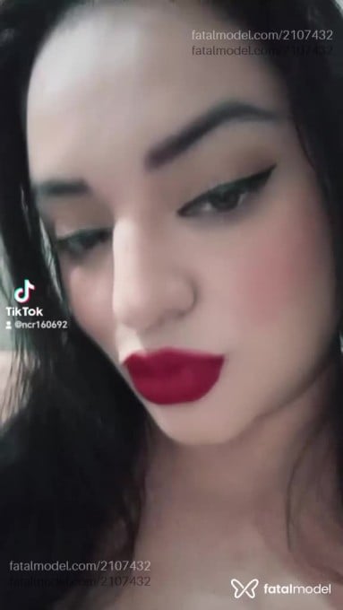 Acompanhante mulher morena (o) de olhos castanhos - Cataleia