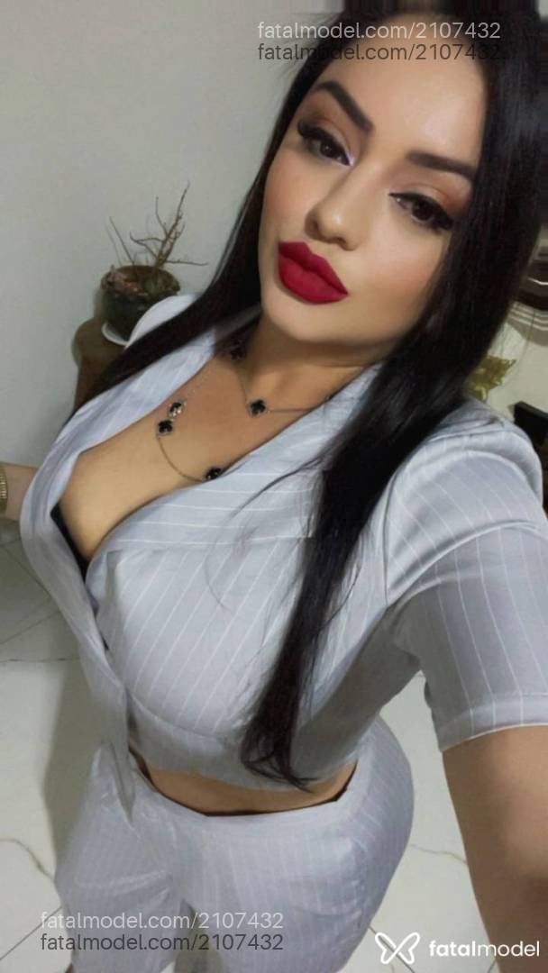 Acompanhante mulher morena (o) de olhos castanhos - Cataleia