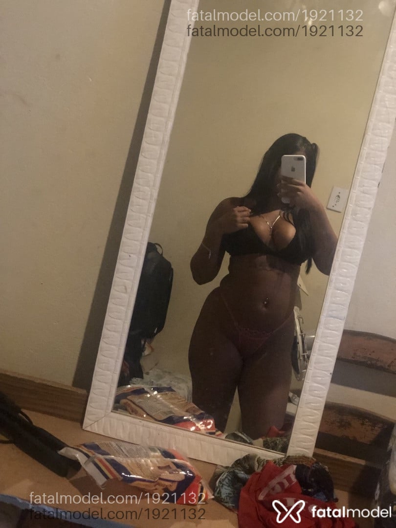 Acompanhante mulher com cabelo castanho de olhos castanhos em Virtual - CasadaSantinha