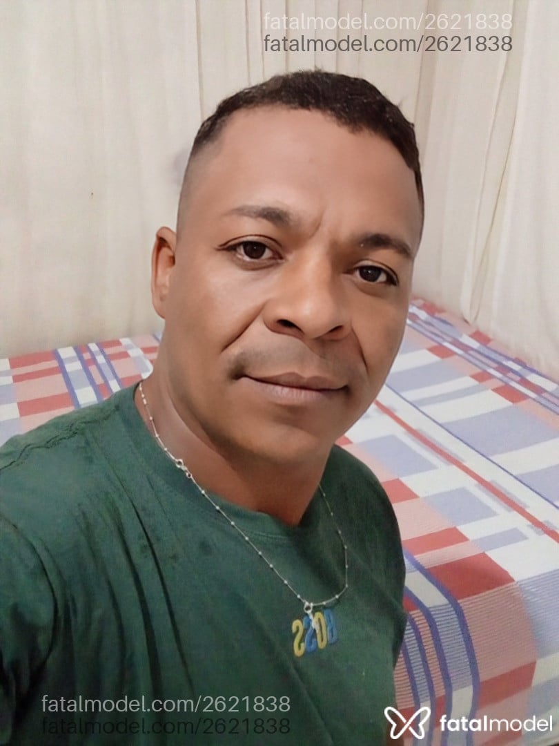 Acompanhante homem com cabelo castanho de olhos castanhos em Barra do Garças Acompanhante homem com cabelo castanho de olhos castanhos em Barra do Garças - Dieliton