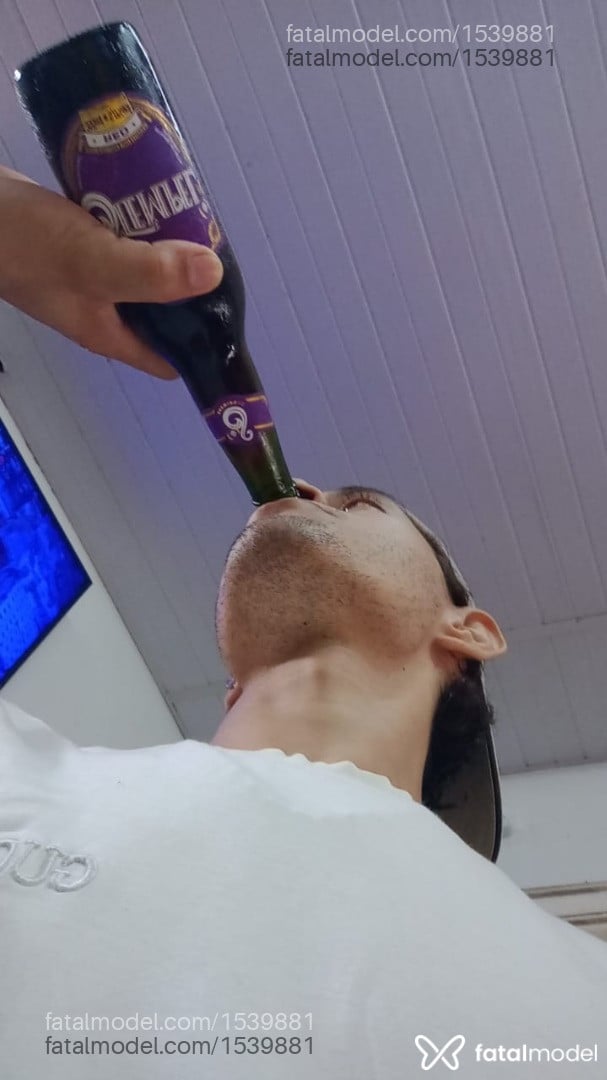 Acompanhante homem com cabelo castanho de olhos castanhos - Gustavo Acompanhante homem com cabelo castanho de olhos castanhos - Gustavo
