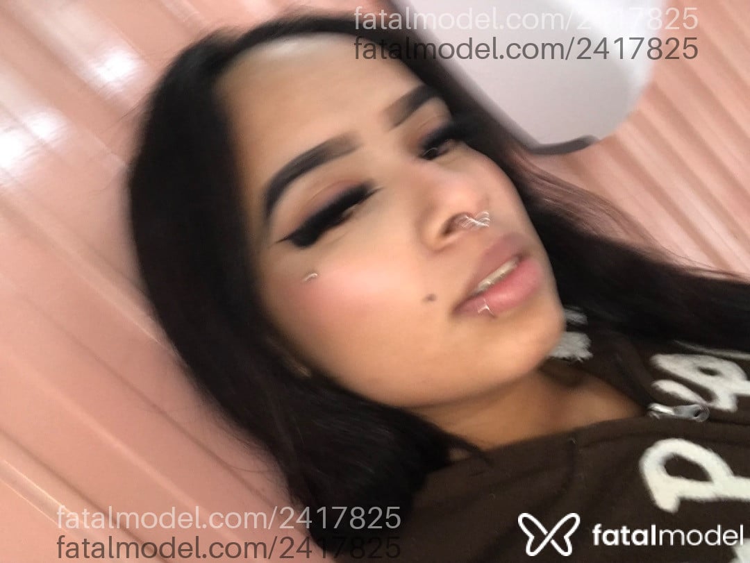 Acompanhante mulher morena (o) de olhos castanhos - Monikee Acompanhante mulher morena (o) de olhos castanhos - Monikee