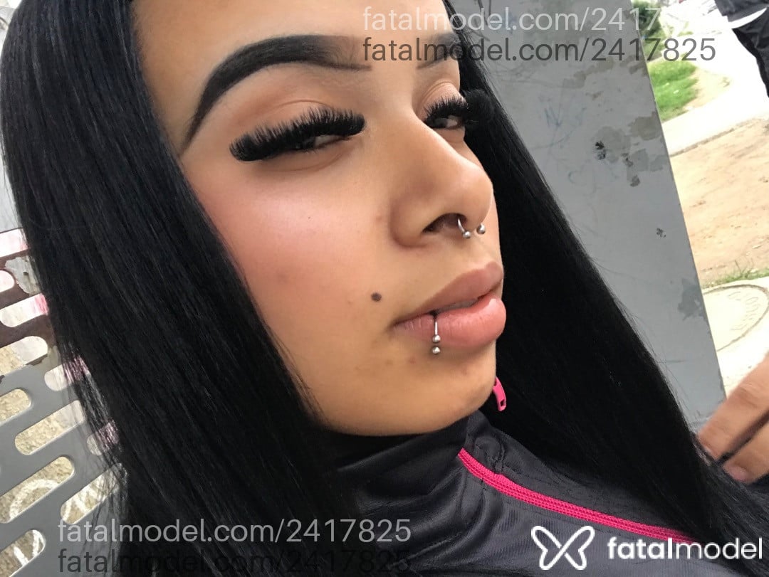 Acompanhante mulher morena (o) de olhos castanhos - Monikee Acompanhante mulher morena (o) de olhos castanhos - Monikee