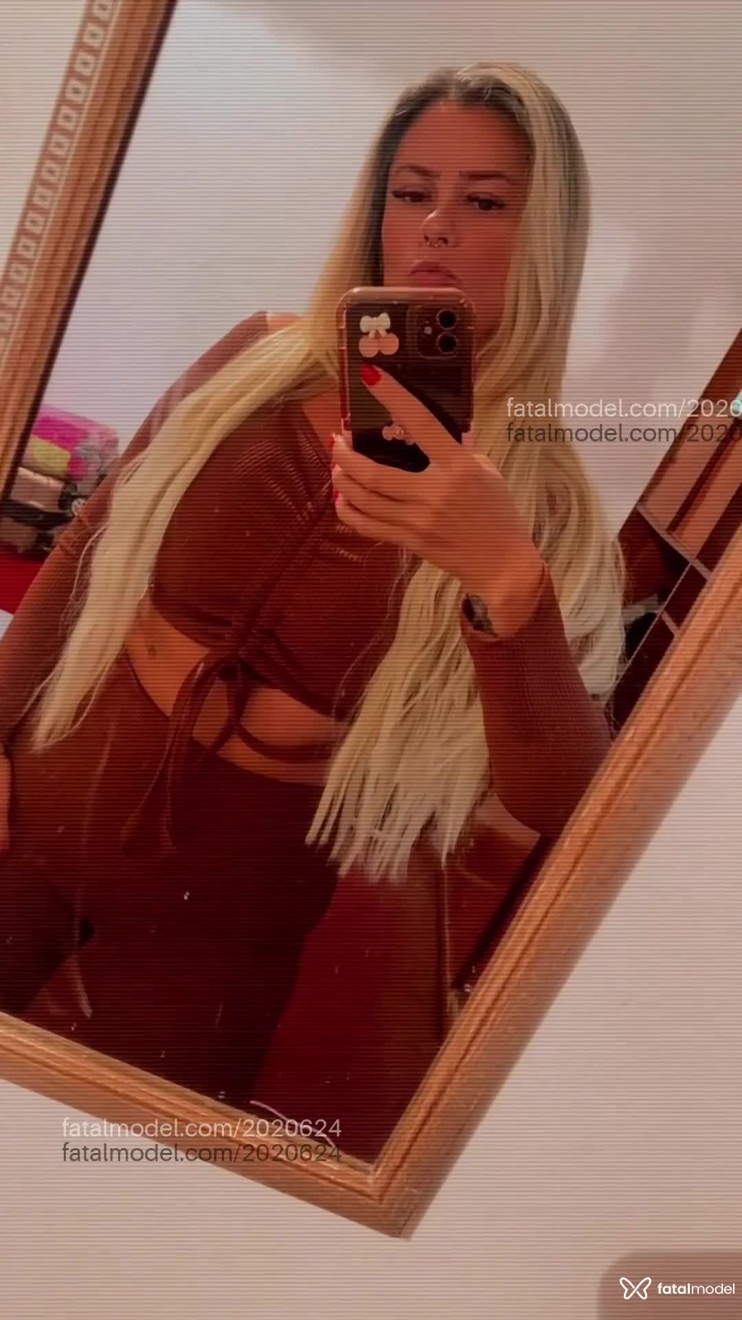 Acompanhante mulher loira (o) de olhos castanhos em Praia Grande - Paty Bittencourt