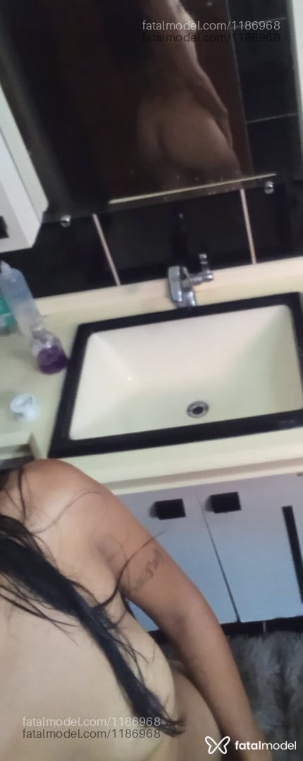 Acompanhante mulher morena (o) de olhos pretos em Virtual Acompanhante mulher morena (o) de olhos pretos em Virtual - Raíssa Tavares