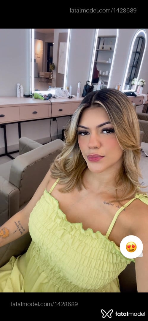 Acompanhante mulher com cabelo castanho de olhos castanhos em Várzea Grande Acompanhante mulher com cabelo castanho de olhos castanhos em Várzea Grande - Julianah Ferraz