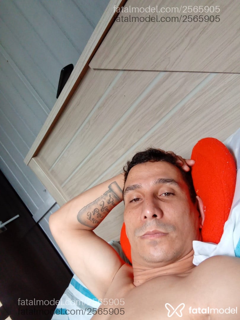 Acompanhante homem com cabelo castanho de olhos castanhos em São José Acompanhante homem com cabelo castanho de olhos castanhos em São José - Josiel