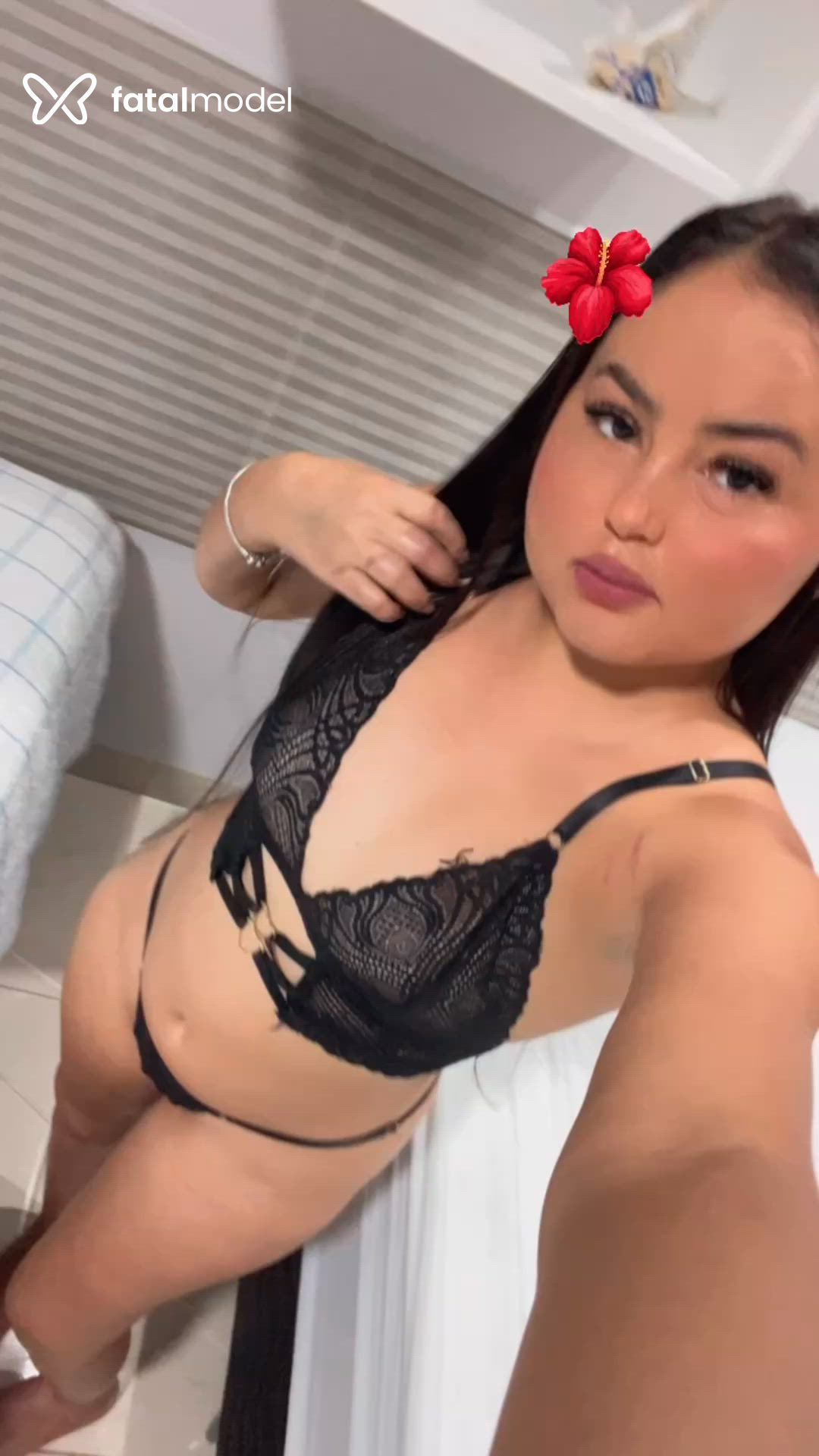 Acompanhante mulher com cabelo castanho de olhos pretos - Heloísa Acompanhante mulher com cabelo castanho de olhos pretos - Heloísa