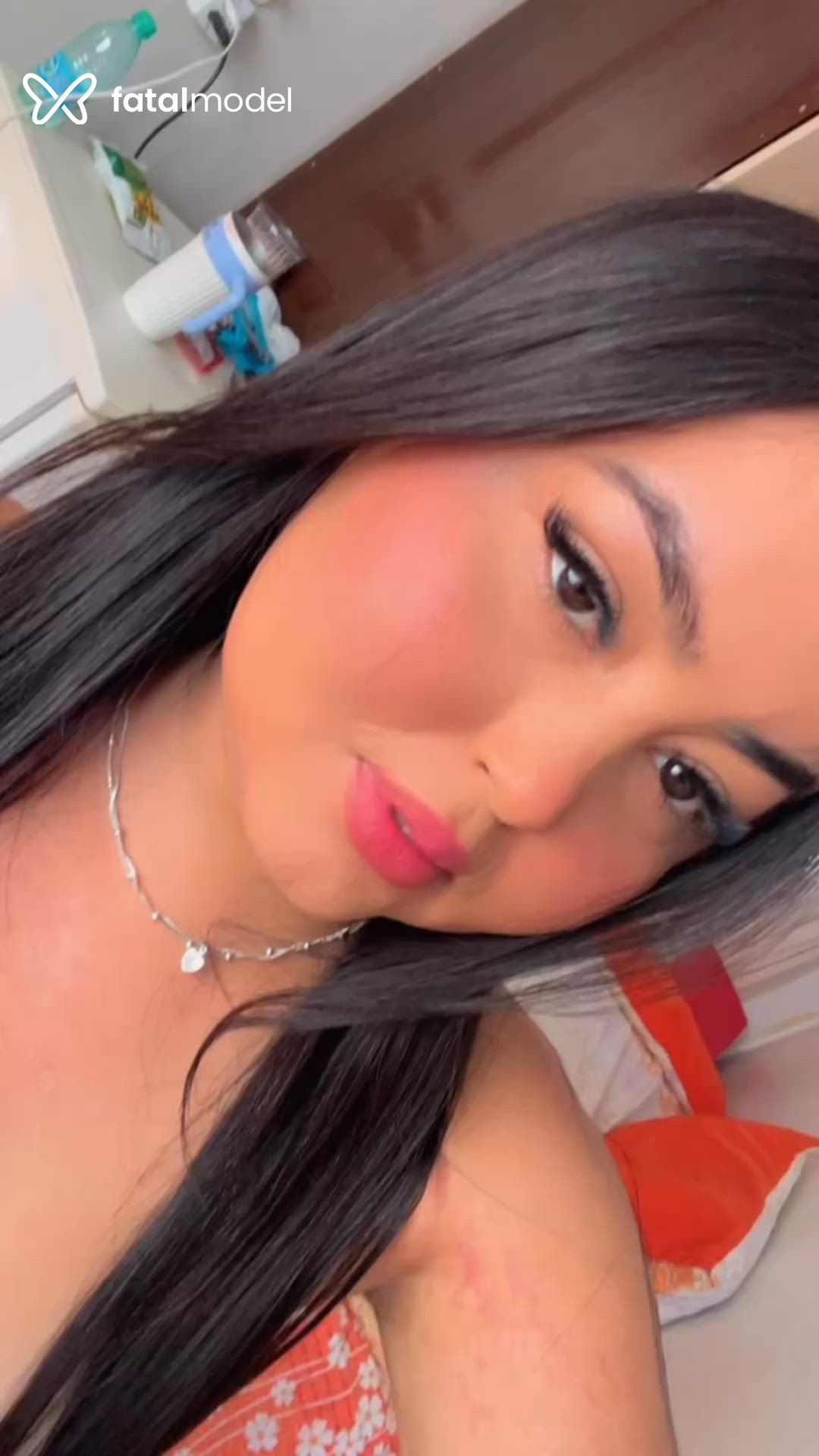 Acompanhante mulher com cabelo castanho de olhos pretos em Uruaçu Acompanhante mulher com cabelo castanho de olhos pretos em Uruaçu - Nicolle