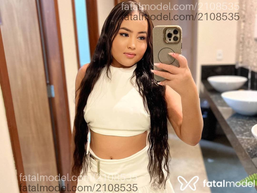 Acompanhante mulher com cabelo castanho de olhos pretos em Goianésia - Nicolle