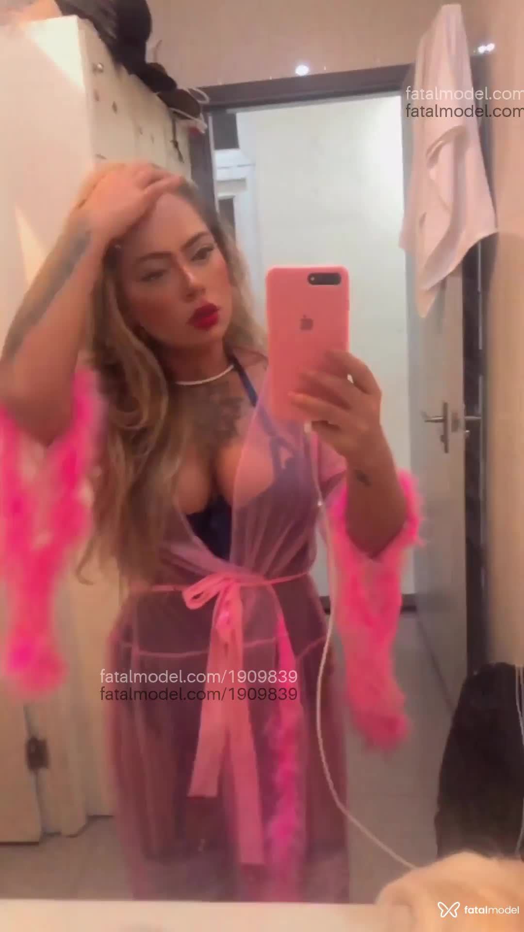 Acompanhante mulher loira (o) de olhos mel em São Paulo - Mel Mendes