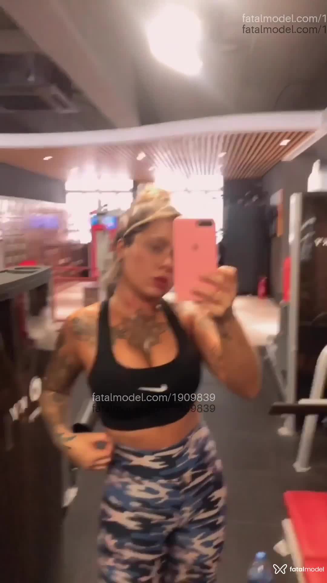 Acompanhante mulher loira (o) de olhos mel em São Paulo - Mel Mendes