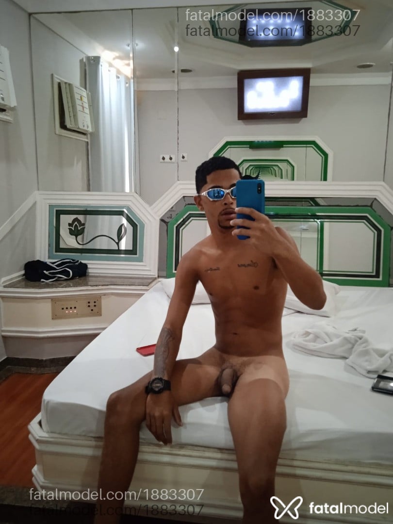 Acompanhante homem com cabelo castanho de olhos castanhos em Nilópolis - Nickolas