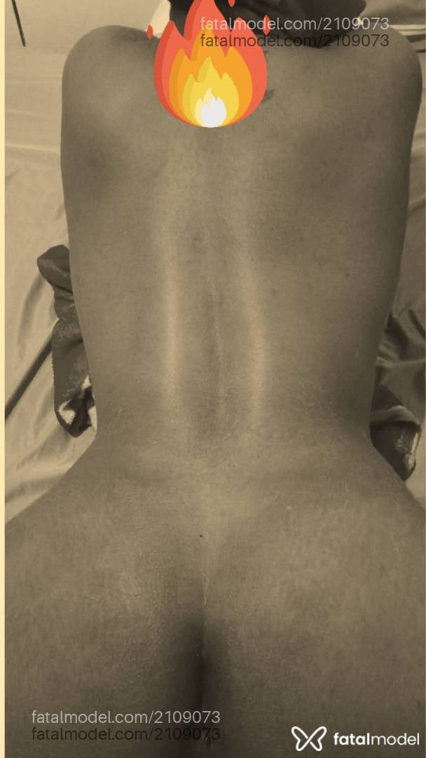 Acompanhante mulher loira (o) de olhos pretos - Maia Acompanhante mulher loira (o) de olhos pretos - Maia