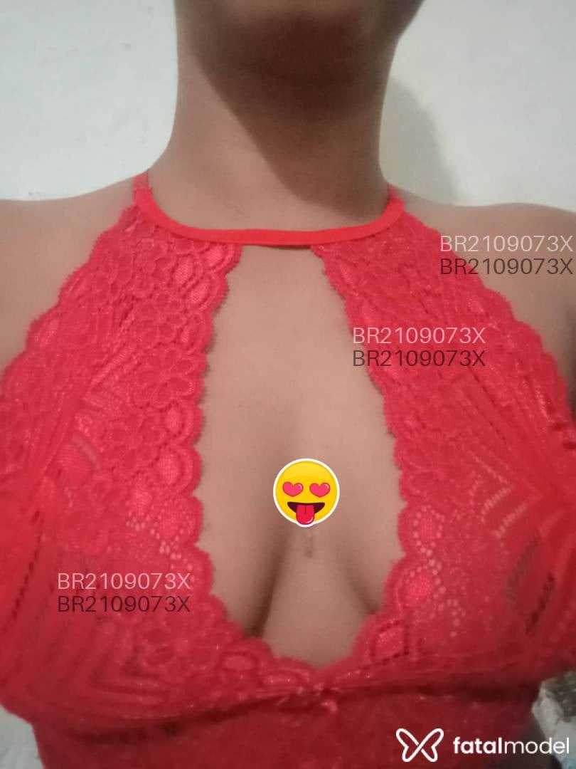 Acompanhante mulher loira (o) de olhos pretos - Maia Acompanhante mulher loira (o) de olhos pretos - Maia