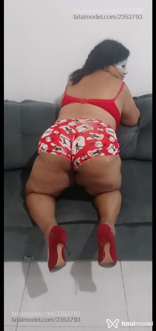 Acompanhante mulher com cabelo castanho de olhos castanhos - Bocadeveludo Bia Acompanhante mulher com cabelo castanho de olhos castanhos - Bocadeveludo Bia