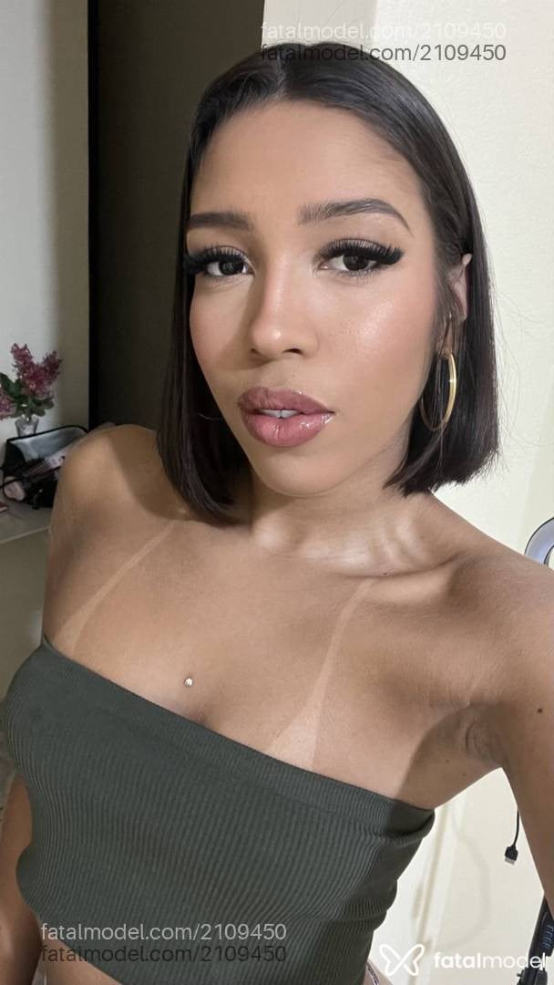 Acompanhante mulher morena (o) de olhos pretos - Livia