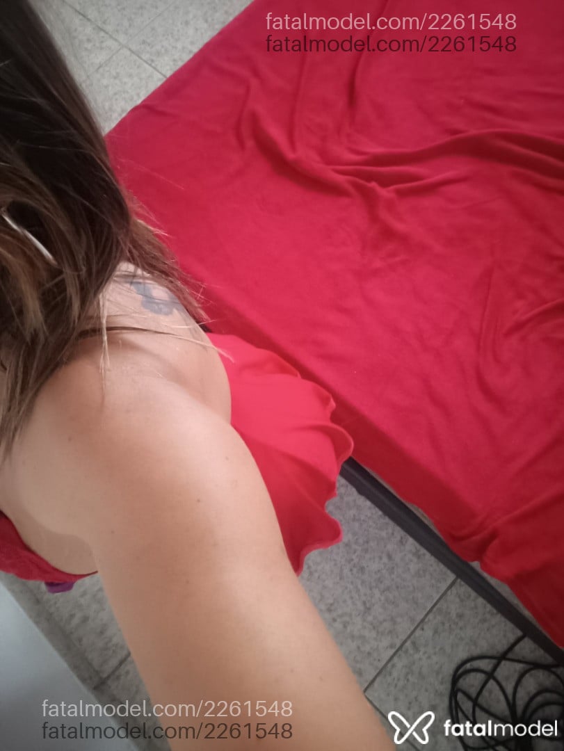 Acompanhante mulher com cabelo castanho de olhos castanhos - Bruna